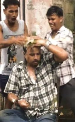 প্রধান শিক্ষকের বিরুদ্ধে আর্থিক অনিয়মের অভিযোগ, স্কুলের গেটের বাইরে গোবর-ডিমে হেনস্থার অভিযোগ বাঁকুড়ায়