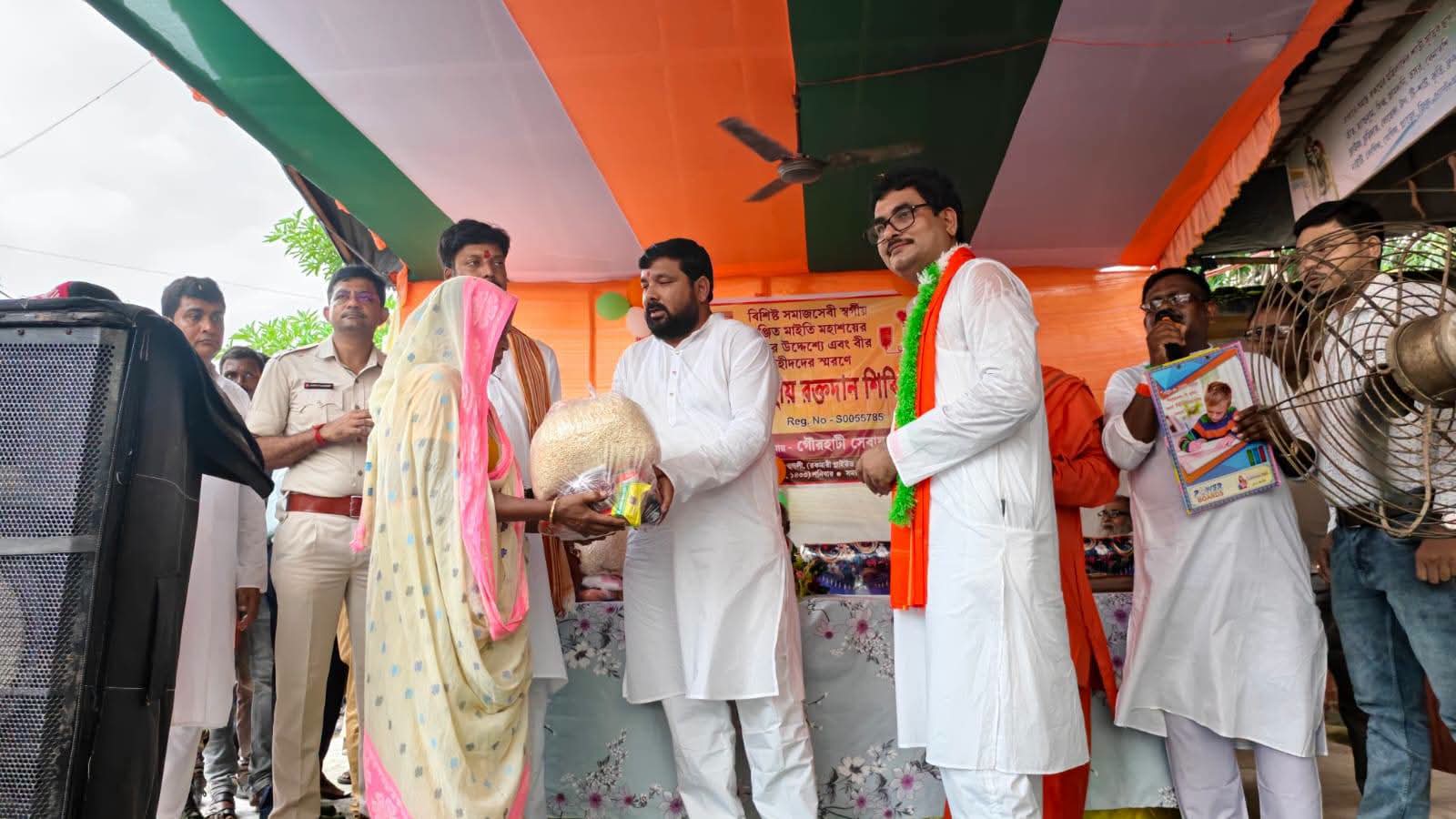 ৮০তম স্বাধীনতা দিবসে গৌরহাটিতে সমাজসেবার বার্তা, ২০টি পরিবারের আজীবন দায়িত্ব শ্রীজীব মাইতির!