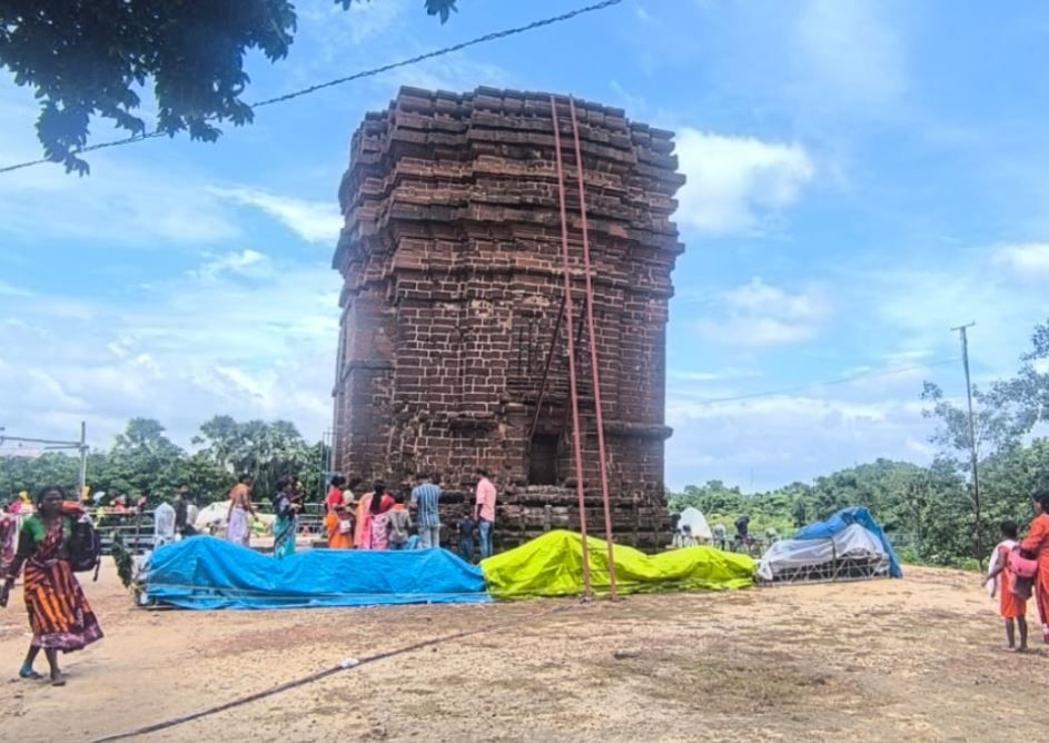 বিষ্ণুপুরের ডিহরে ইতিহাসের সাক্ষী: ষাঁড়েশ্বর-শৈলেশ্বরের প্রাচীন শিবমন্দির!