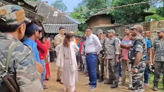 লালগড়ে বজ্রপাতে মৃতের পরিবারের পাশে প্রশাসন!