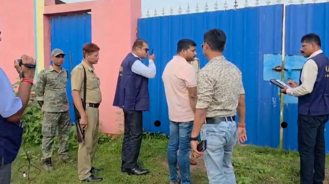 শালবনী জমি মামলায় ফের তৎপর CID, ধৃত লিংকম্যানকে নিয়ে সুজয় হাজরার জমিতে তদন্ত!