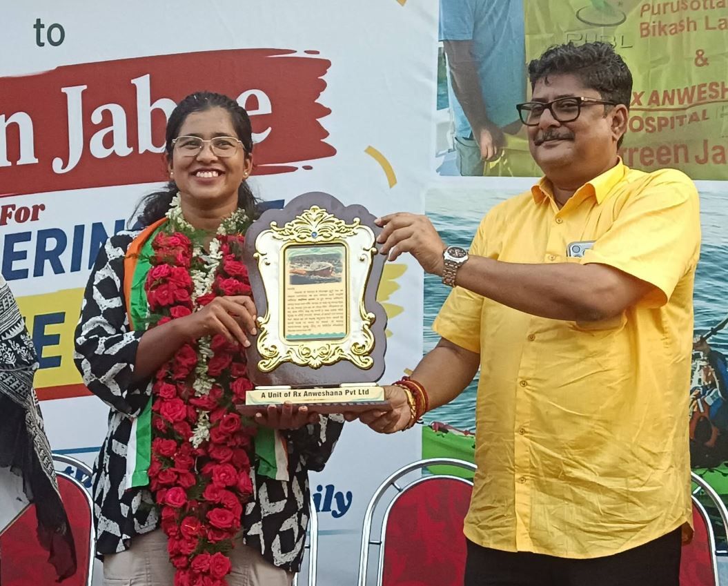 ইংলিশ থেকে পাক, এবার ক্যাটলিনা—প্রশান্তের বুক চিরে ঘরে ফিরলেন মেদিনীপুরের জলকন্যা।