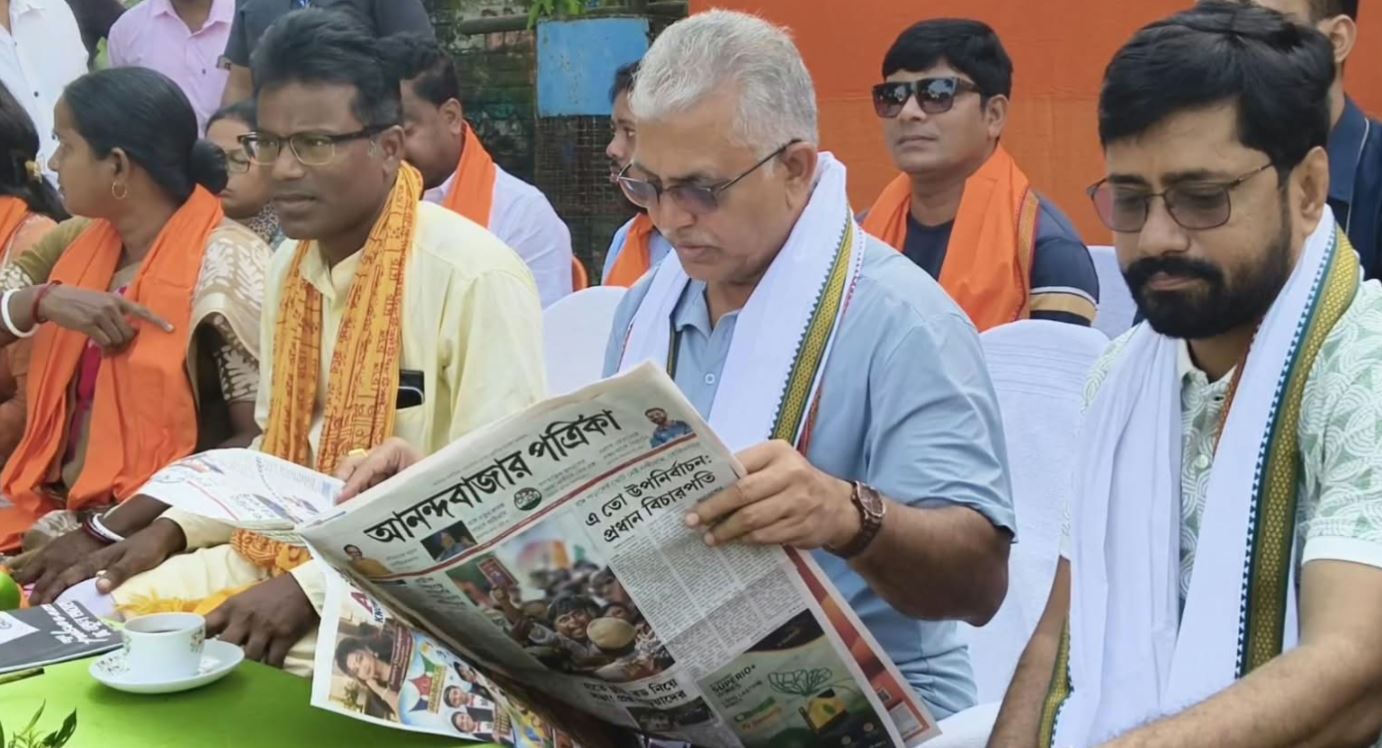 মেদিনীপুরে চা-চক্রে দিলীপ ঘোষ, তোলাবাজি থেকে স্কুল বন্ধ—একাধিক ইস্যুতে সরব মন্ত্রী!