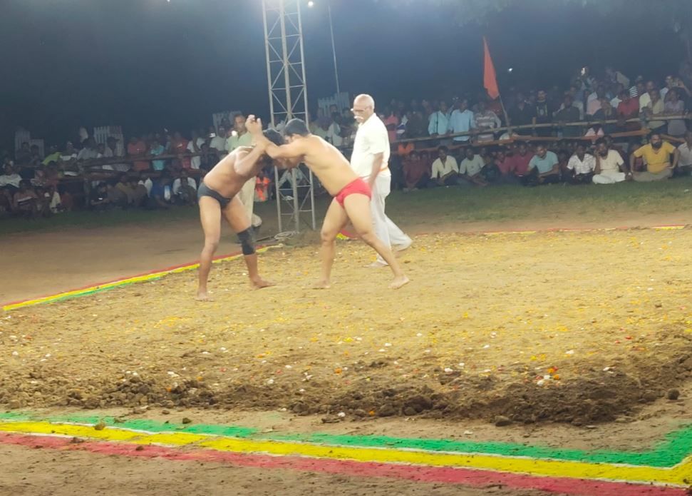 জন্মাষ্টমীর মঞ্চে শক্তির লড়াই, খড়গপুরে কুস্তি প্রতিযোগিতায় ১০০ প্রতিযোগী!
