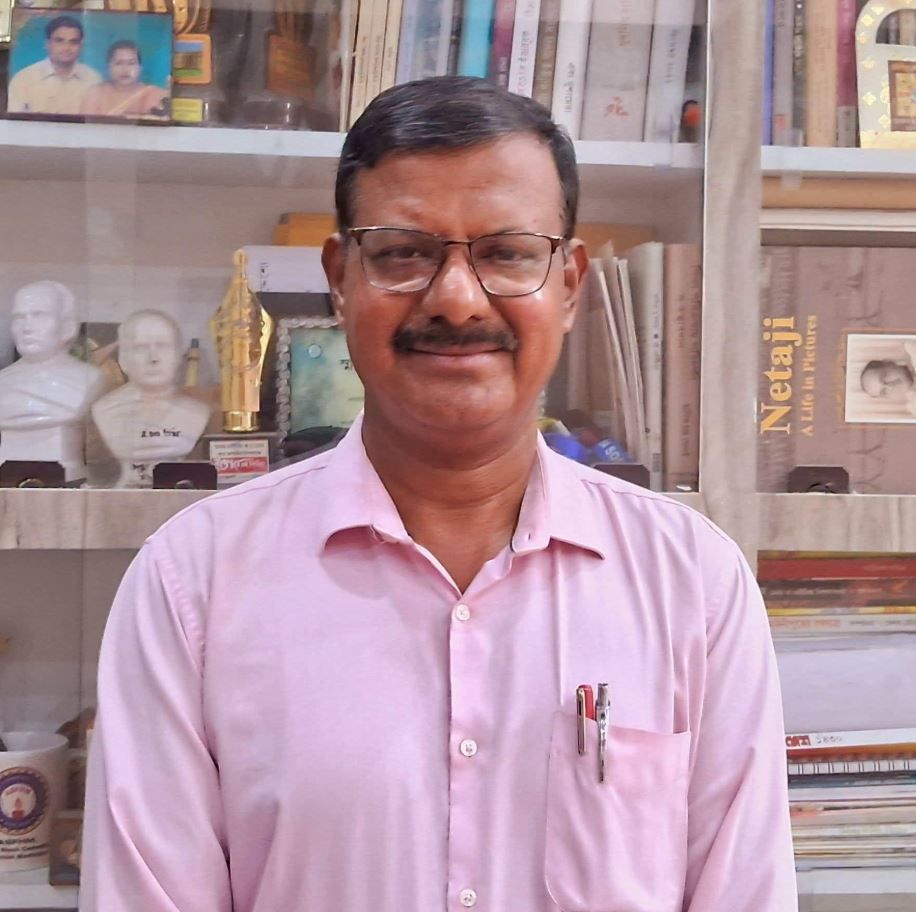 শালবনের বুক চিরে স্কুলে ছুটে চলা শিক্ষক পেলেন রাজ্যের সর্বোচ্চ সম্মান, ‘বিদ্যাসাগর শিক্ষা সম্মান ২০২৬’-এ ভূষিত ড. প্রসূন কুমার পড়িয়া!