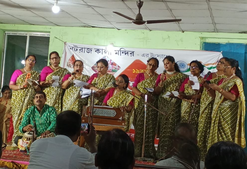 খড়্গপুরে ১৯তম রক্তদান শিবির ও শিক্ষক দিবস উদযাপন, রক্ত দিলেন ৬৯ জন!