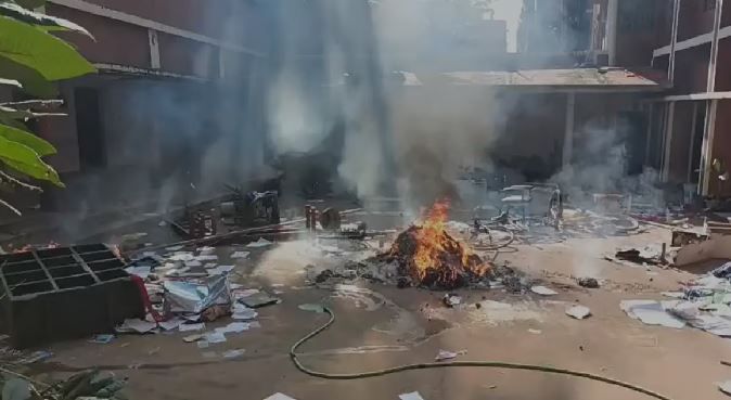 চন্দ্রকোনা রোডে সিপিএমের পার্টি অফিসে ভাঙচুর-অগ্নিসংযোগের অভিযোগ, কাঠগড়ায় বিজেপি!