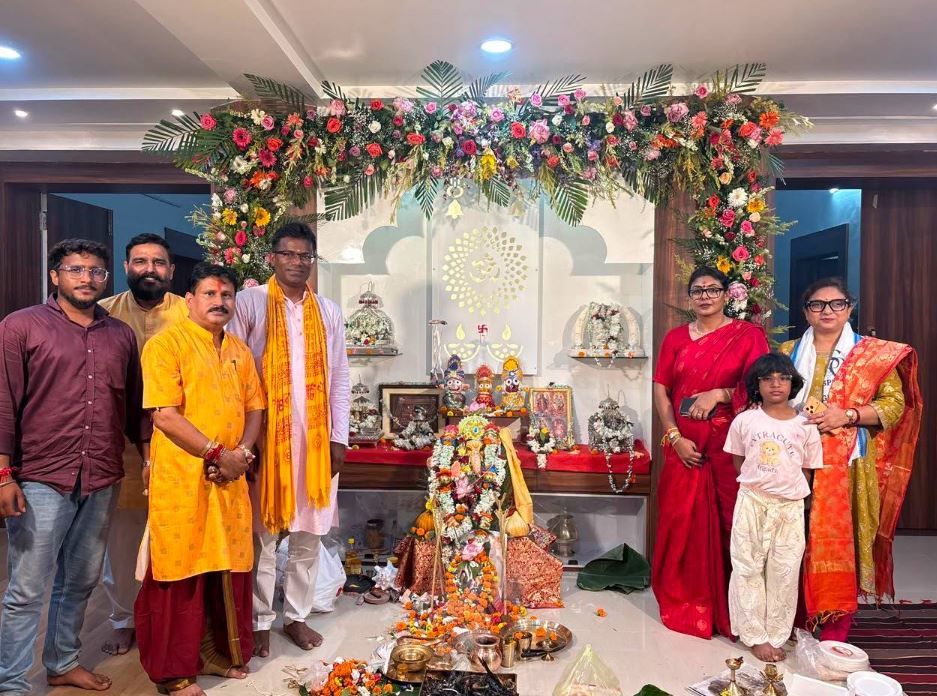 মেদিনীপুরে পুলিশ সুপারের বাসভবনে গণেশ পুজো!