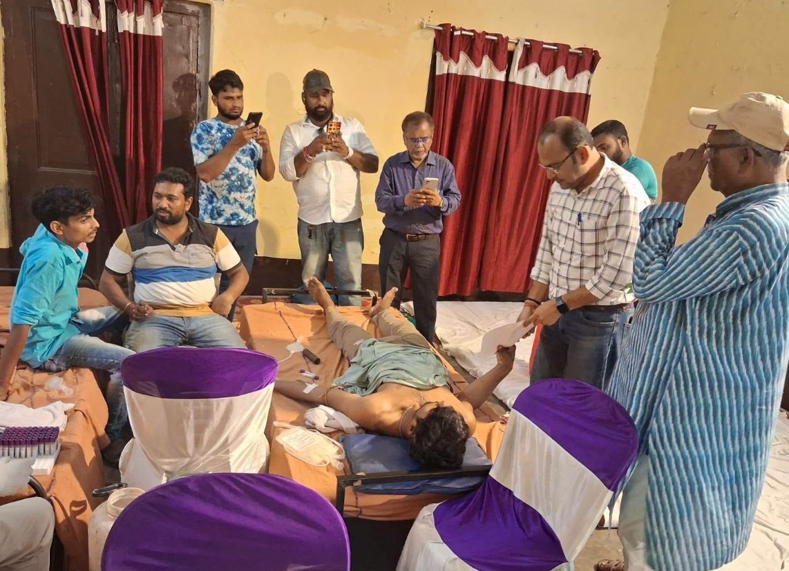 খড়গপুরে ট্রাক ওনার্স অ্যাসোসিয়েশনের রক্তদান শিবির, রক্ত দিলেন ৬৪ জন!