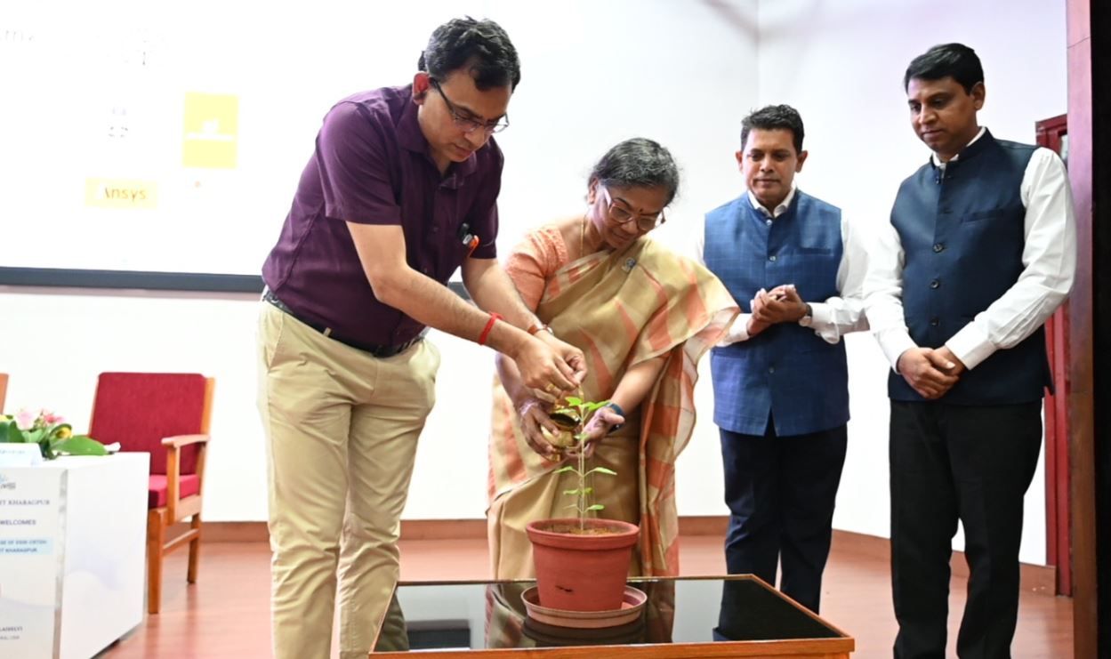 গবেষণাগার থেকে প্রত্যন্ত মানুষের দোরগোড়ায়—সাশ্রয়ী স্বাস্থ্য প্রযুক্তির নতুন দিগন্ত আইআইটি খড়গপুরে!