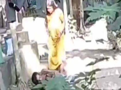 মেয়ের মারে কাতর বৃদ্ধ বাবা, হাবড়ায় ভাইরাল ভিডিয়ো ঘিরে চাঞ্চল্য