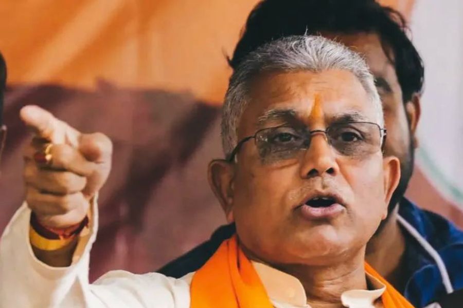 আবাস যোজনায় অযোগ্যদের, 'টাকা ফেরত দিন, না হলে জেল',কড়া বার্তা দিলীপ ঘোষের