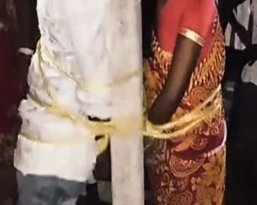 বিধবার সঙ্গে যুবককে দেখে ‘নীতিপুলিশি’! চন্দ্রকোনায় খুঁটিতে বেঁধে চুন মাখানোর অভিযোগ
