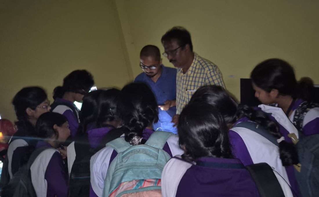 আলো নিভলেও থামেনি বিজ্ঞানচর্চা, বিদ্যাসাগর বিশ্ববিদ্যালয়ে ১২ স্কুলের পড়ুয়াদের অভিনব অভিজ্ঞতা!