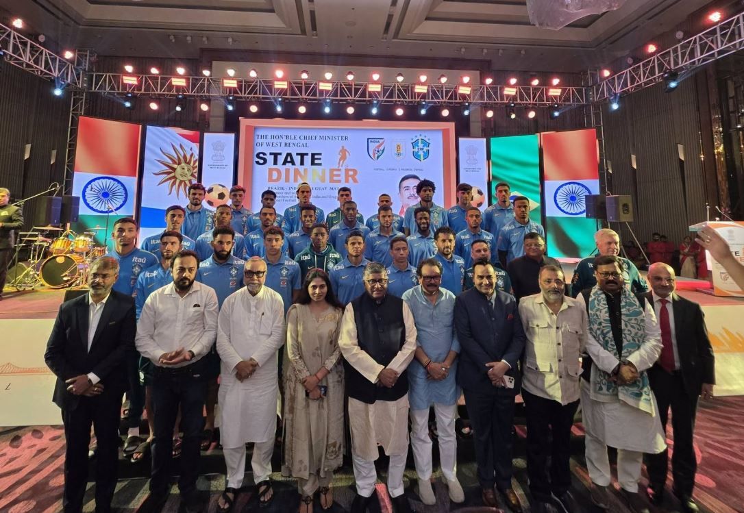 ব্রাজিল-উরুগুয়ে ম্যাচের আগে কলকাতায় রাষ্ট্রীয় নৈশভোজ, ফুটবল উন্মাদনা তুঙ্গে!