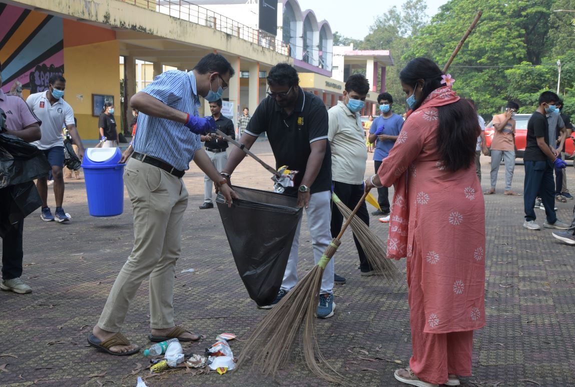 ‘এক দিন, এক ঘণ্টা, এক সঙ্গে’—স্বচ্ছতার বার্তায় IIT খড়্গপুরে সম্মিলিত শ্রমদান!