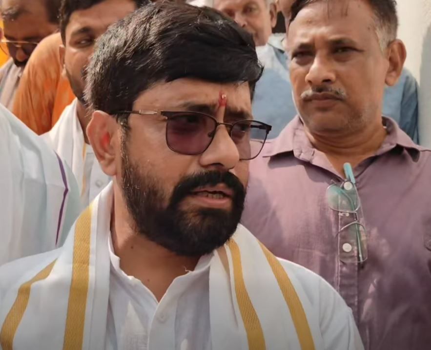 দলের নামে তোলাবাজি বরদাস্ত নয়, প্রয়োজনে বাড়িতে বসিয়ে দেওয়া হবে: দাঁতনে সৌমেন তেওয়ারি!