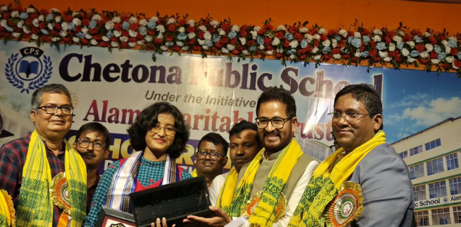 মেধাবী অথচ আর্থিকভাবে পিছিয়ে পড়ুয়াদের পাশে চেতনা পাবলিক স্কুল, স্কলারশিপের সঙ্গে মিলল ল্যাপটপ!