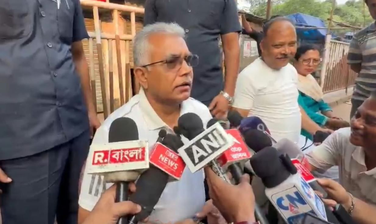 খড়্গপুরে চা-চক্রে দিলীপ ঘোষ, মিঠুনের দায়িত্ব থেকে মাদ্রাসা বিতর্ক—একাধিক ইস্যুতে মুখ খুললেন মন্ত্রী!