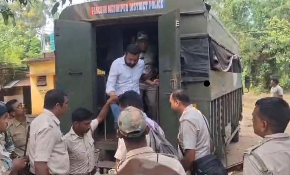 চাকরি দুর্নীতি মামলায় সুমিত রায়ের ৭ দিনের পুলিশি হেফাজত, স্ত্রীর সঙ্গে সাক্ষাতের আবেদন খারিজ!