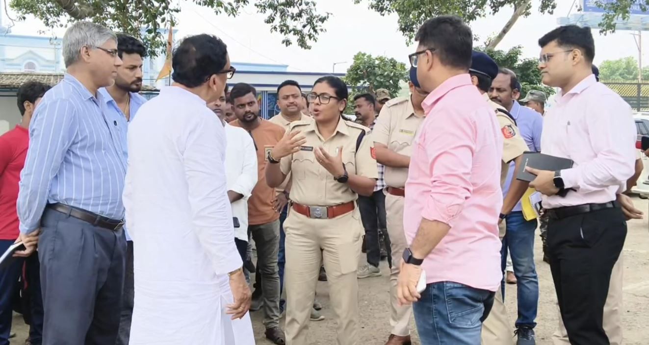 প্রতিমা বিসর্জনে আধুনিক প্রযুক্তির ব্যবহার, নিরাপত্তা খতিয়ে দেখতে গান্ধী ও ডিএভি ঘাট পরিদর্শনে প্রশাসন!