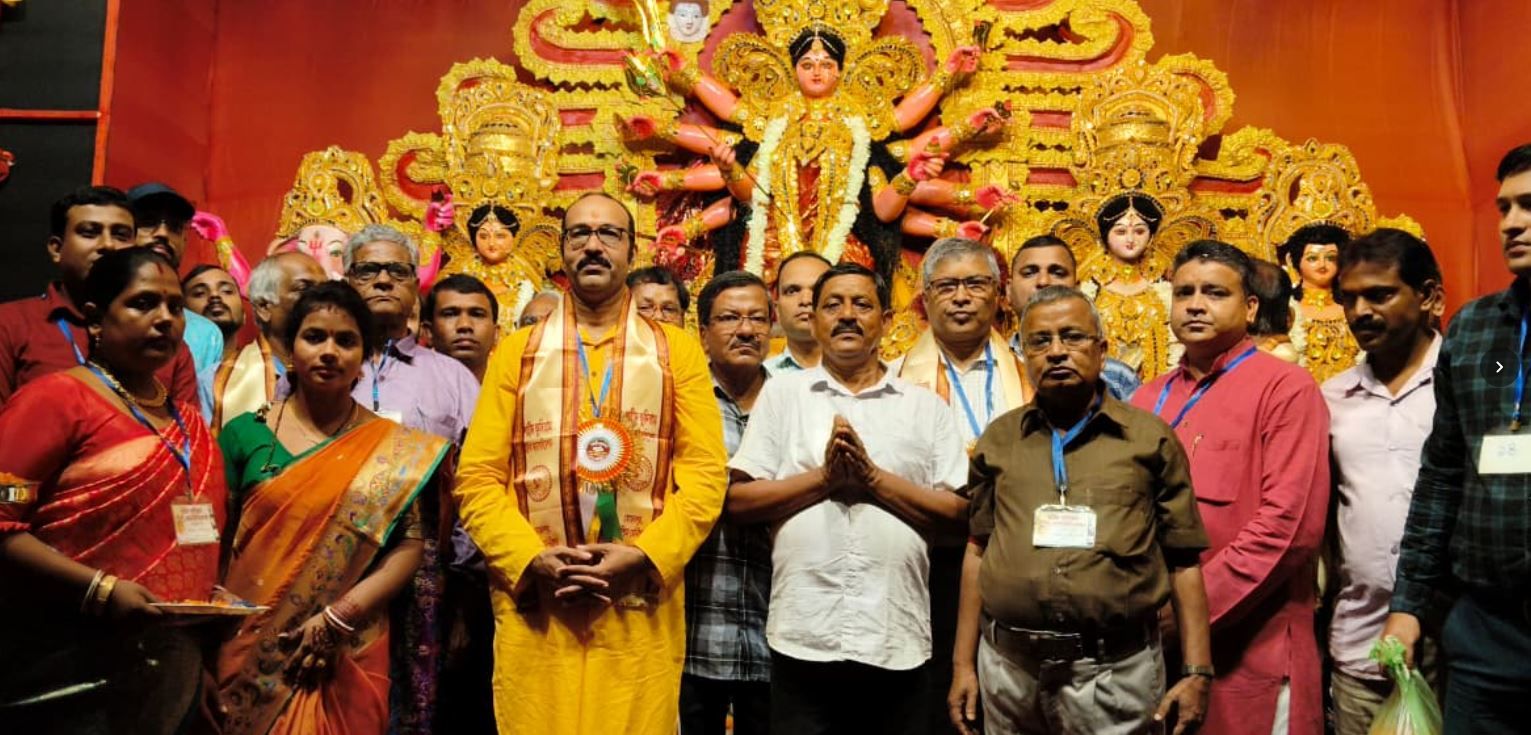 মোহনপুরে ব্যতিক্রমী উদ্যোগ, শিক্ষাবিদ ও ইতিহাস গবেষকের হাতে দুর্গোৎসবের উদ্বোধন!