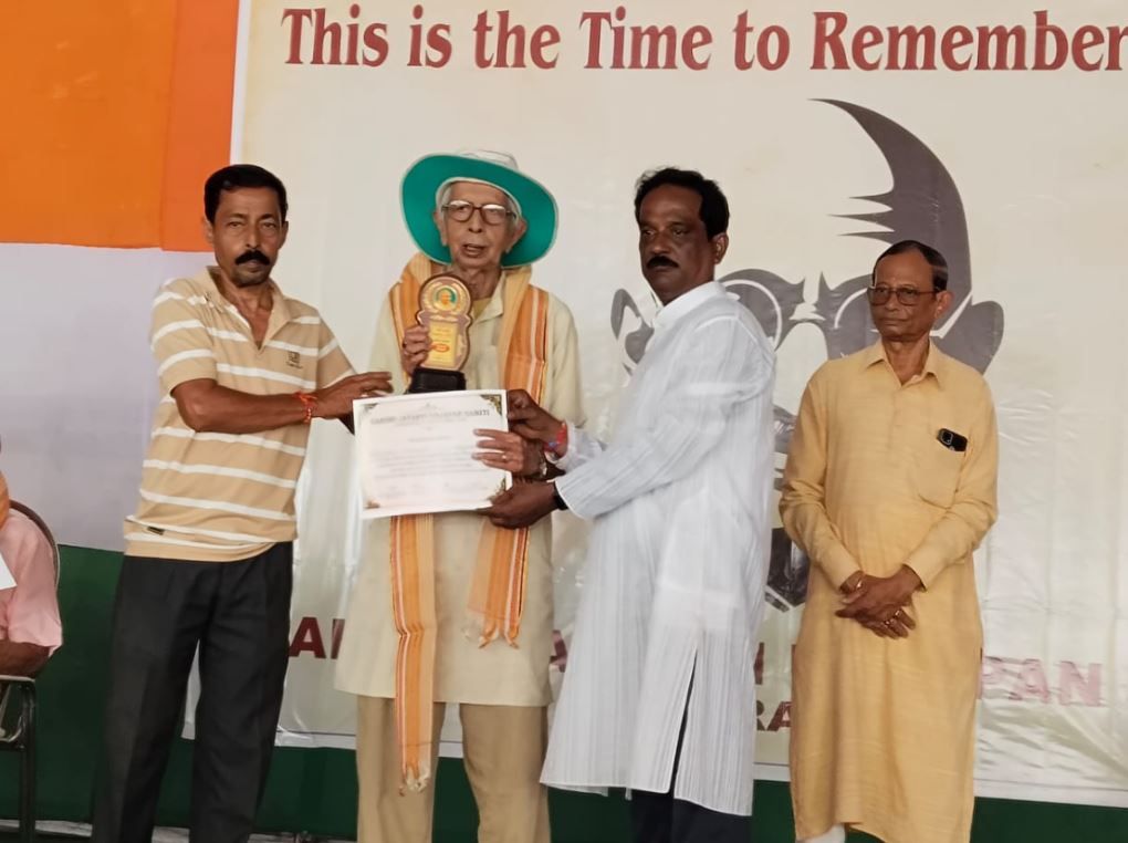 খড়গপুরে গান্ধী জয়ন্তী উদযাপন, সম্মানিত শহরের বর্ষীয়ান কৃতীজনেরা!