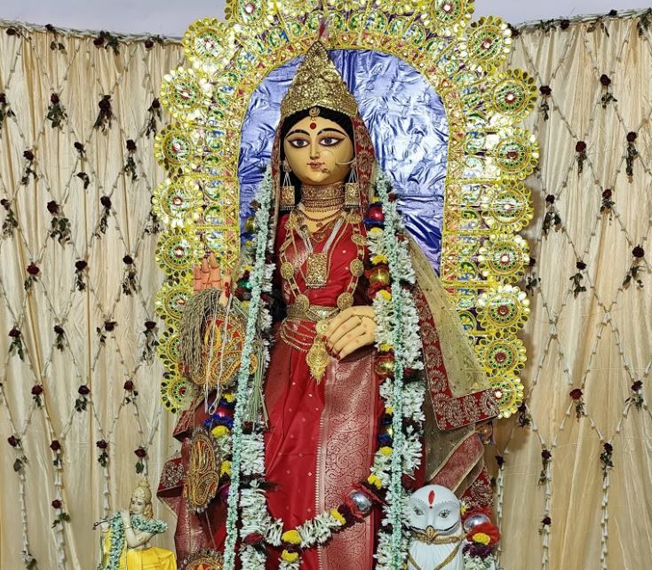 ঐতিহ্য, আবেগ আর মহানায়কের স্মৃতি—উত্তম কুমারের বাড়ির কোজাগরী লক্ষ্মীপুজোয় আজও অমলিন আভিজাত্য!