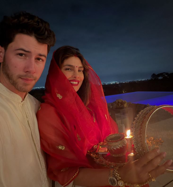 সাত সমুদ্র পেরিয়েও ভারতীয় সংস্কৃতিতে অটুট টান!