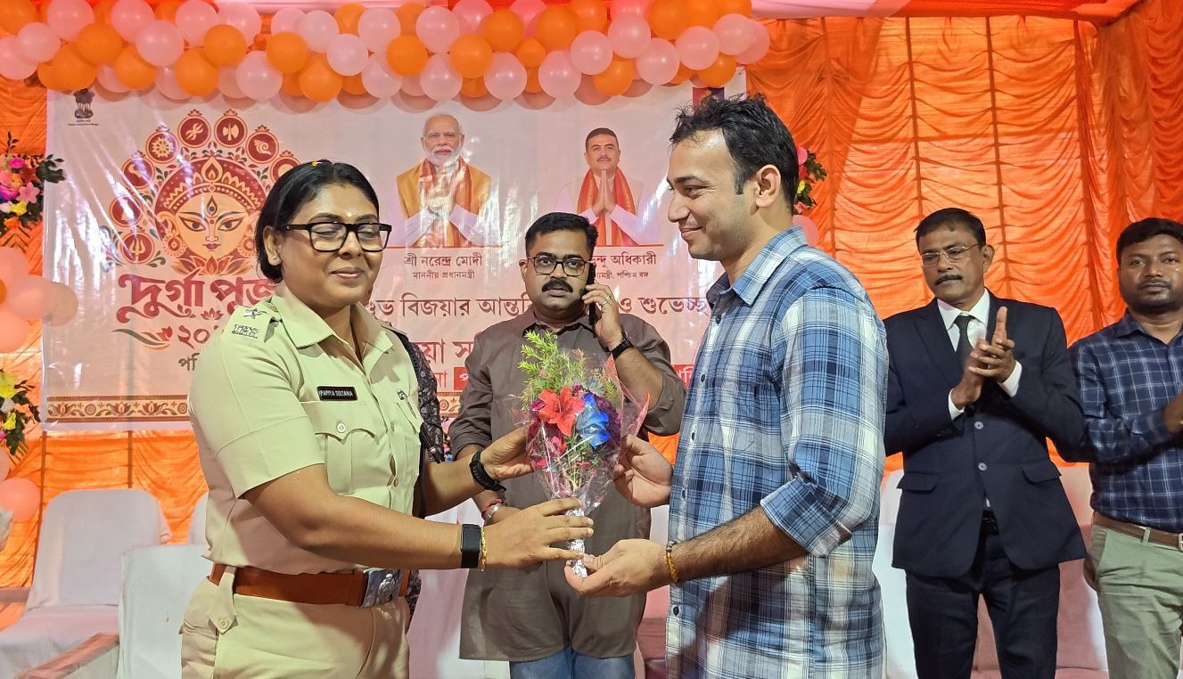 কর্তব্যের স্বীকৃতি, সম্প্রীতির বার্তা—চন্দ্রকোনা থানার বিজয়া সম্মিলনীতে সংবর্ধিত সিভিক ভলান্টিয়াররা!