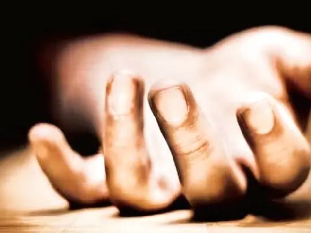 মুখ প্লাস্টিকে ঢাকা,সেলুনে ঝুলছে নাপিতের দেহ! নদিয়ার রহস্যমৃত্যু ঘিরে চাঞ্চল্য